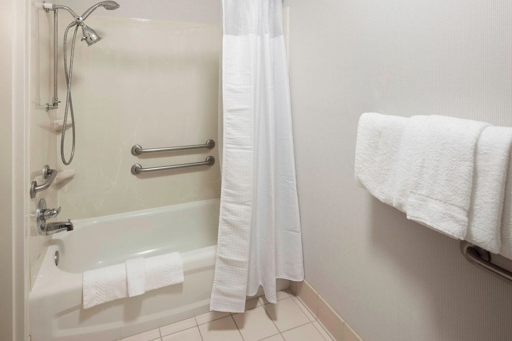 Room, 2 Queen Beds (Mobility/Hearing Accessible, Tub)