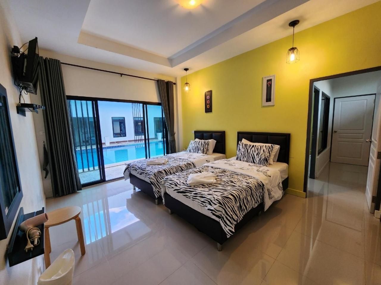 Deluxe Family Room