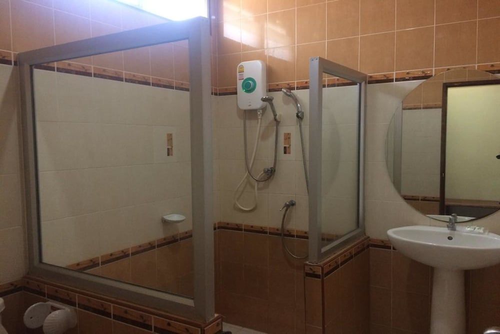 Maihom Resort 304 Standard Double Room 5