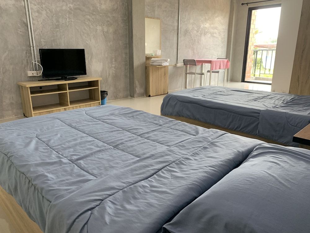 168 Pattana Deluxe Twin Room 2