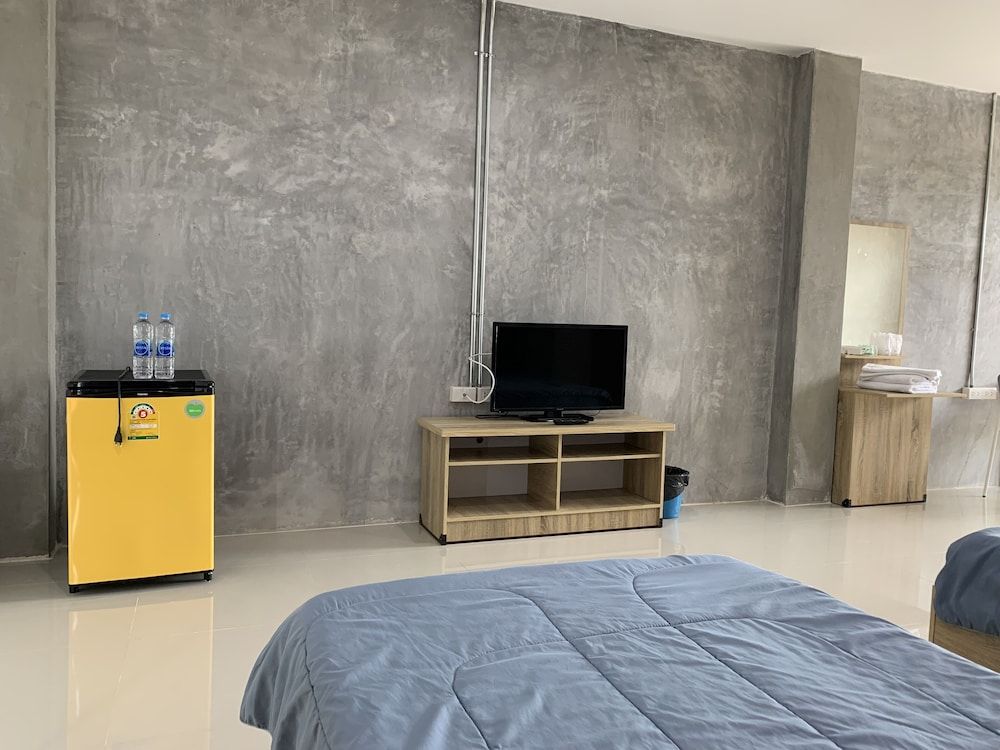 168 Pattana Deluxe Twin Room 3