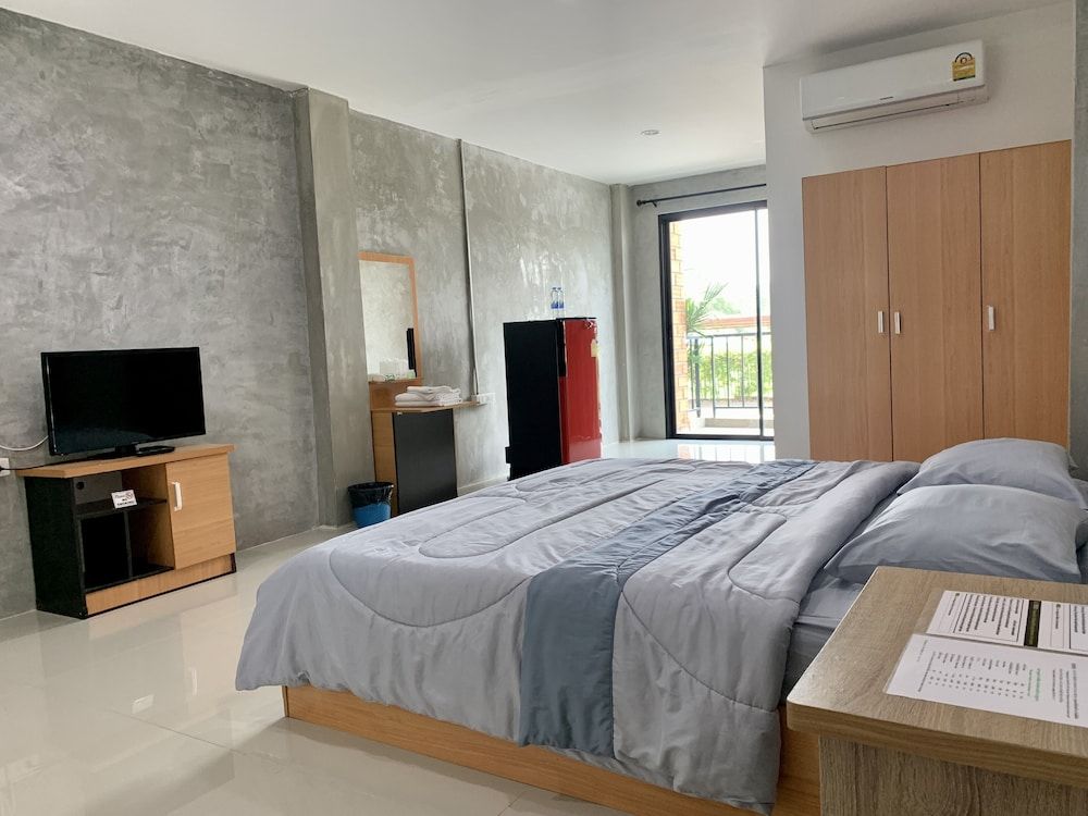 168 Pattana Deluxe Room 2