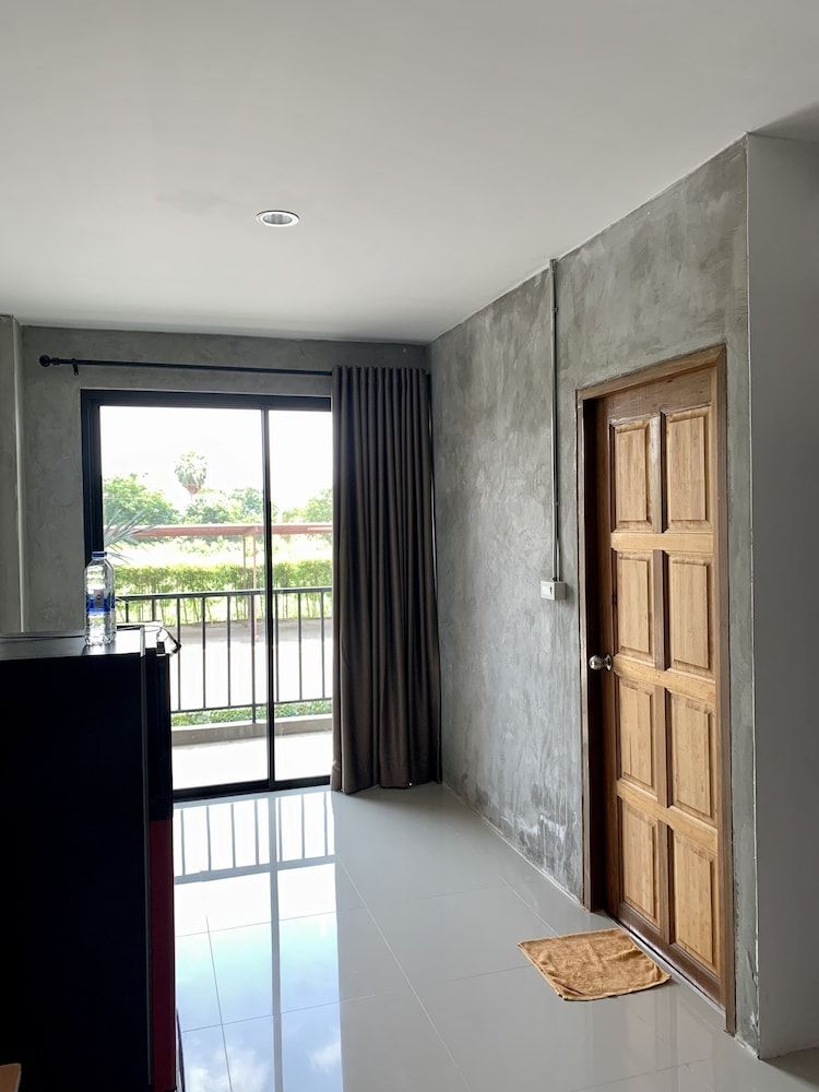 168 Pattana Deluxe Room 4