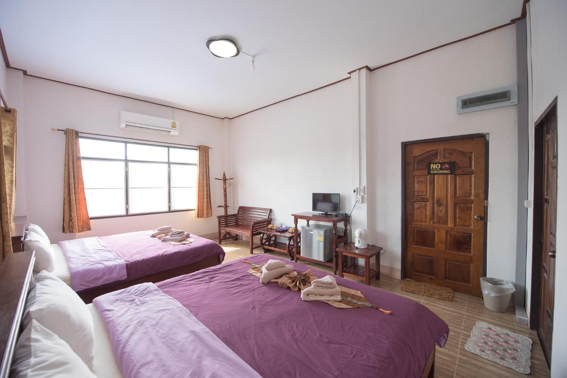 Mountain View House FAMILY ROOM 2