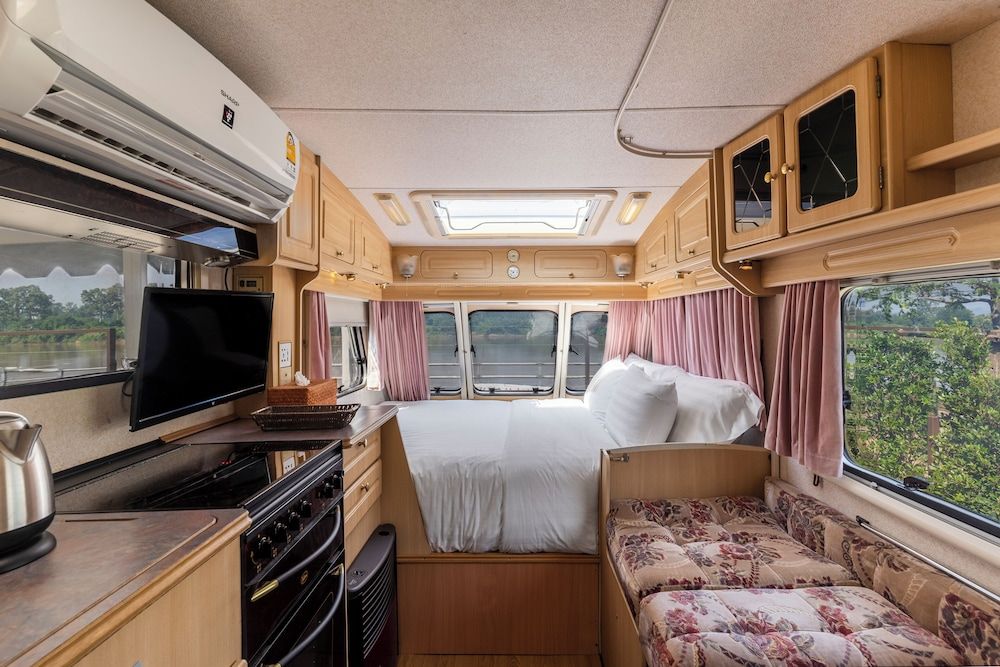 Bansaeo Garden and Resort Mobile Van 5