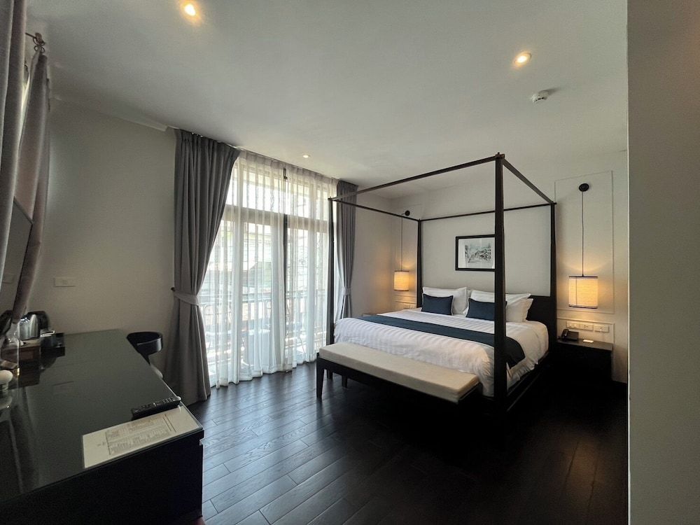 Cheeva Dee Hotel Deluxe with Balcony 6