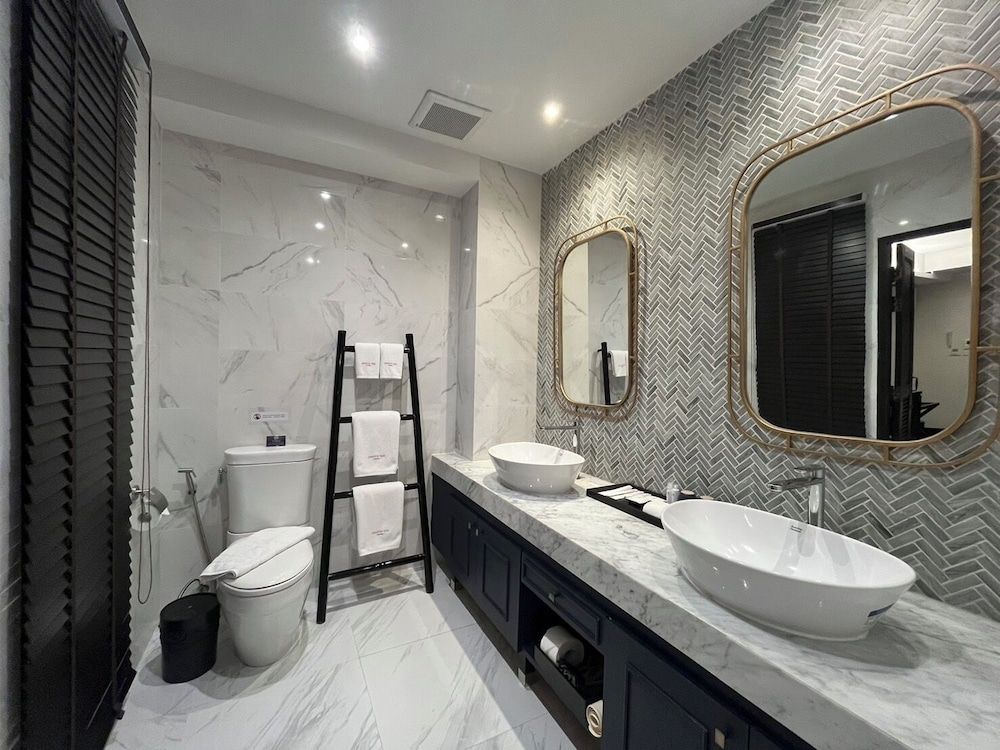 Cheeva Dee Hotel Standard Room - No window 12