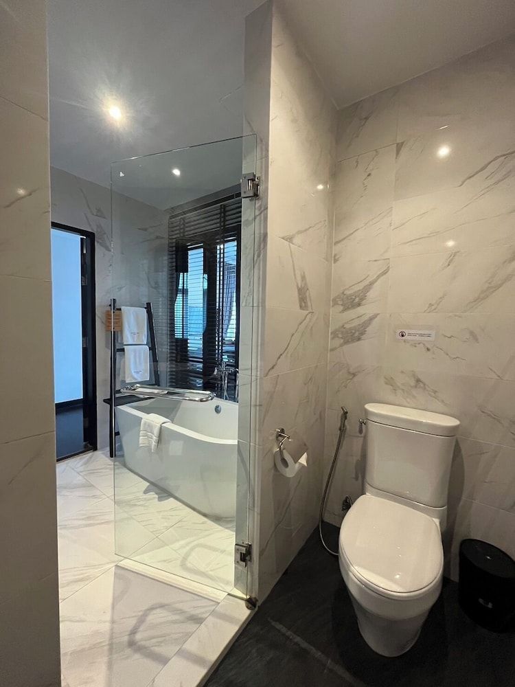 Cheeva Dee Hotel Deluxe with Balcony 11