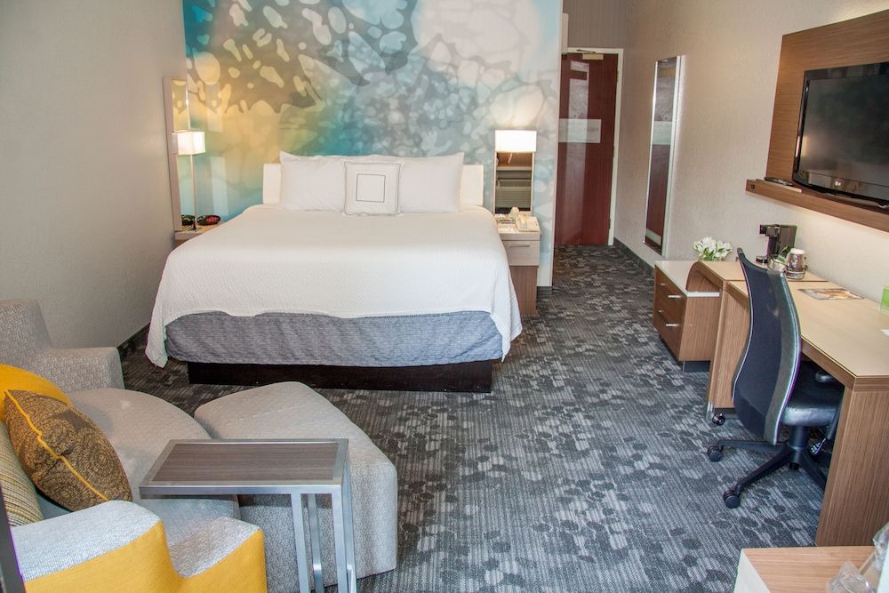 Suite, 1 Bedroom, Courtyard View