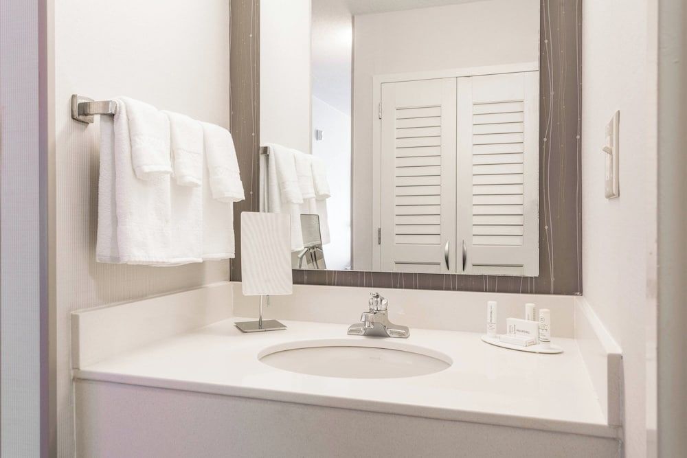 Room, 2 Double Beds (Mobility/Hearing Accessible, Tub)