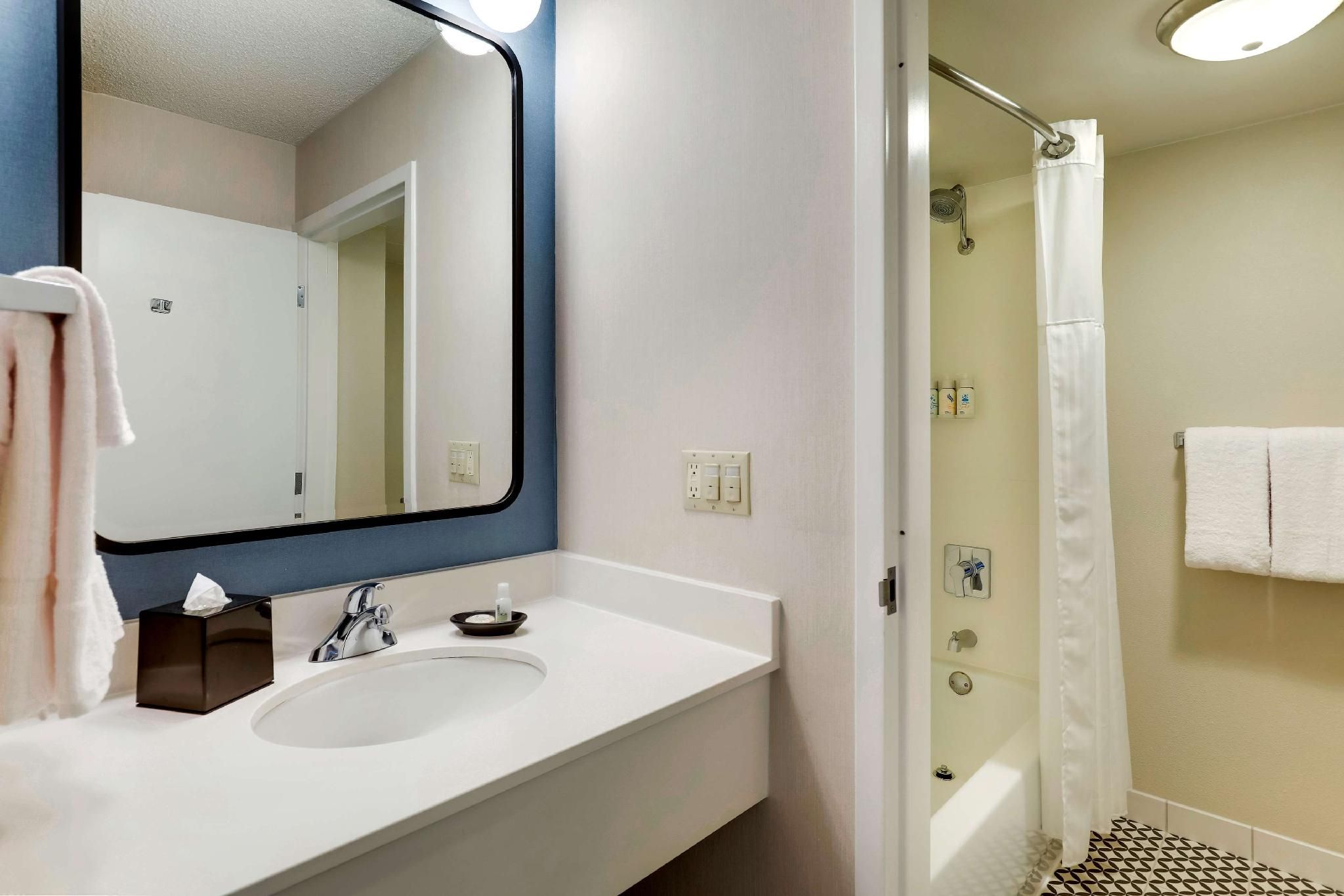 Sonesta Select San Francisco Airport Oyster Point Waterfront Hearing Accessible Guestroom King 3