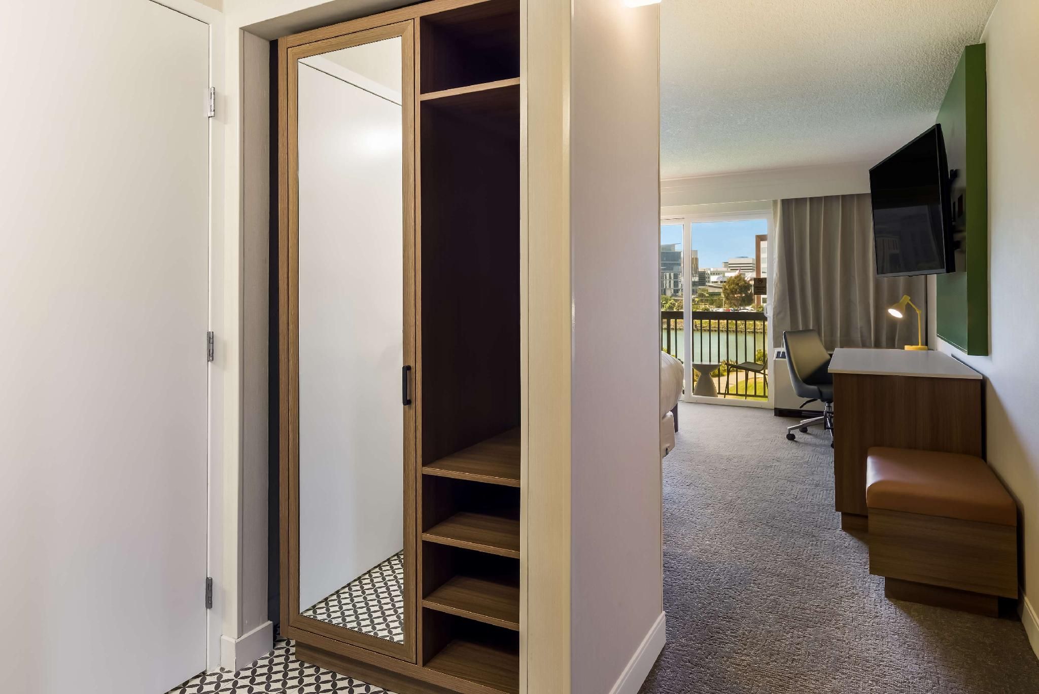 Sonesta Select San Francisco Airport Oyster Point Waterfront Executive Suite King 3