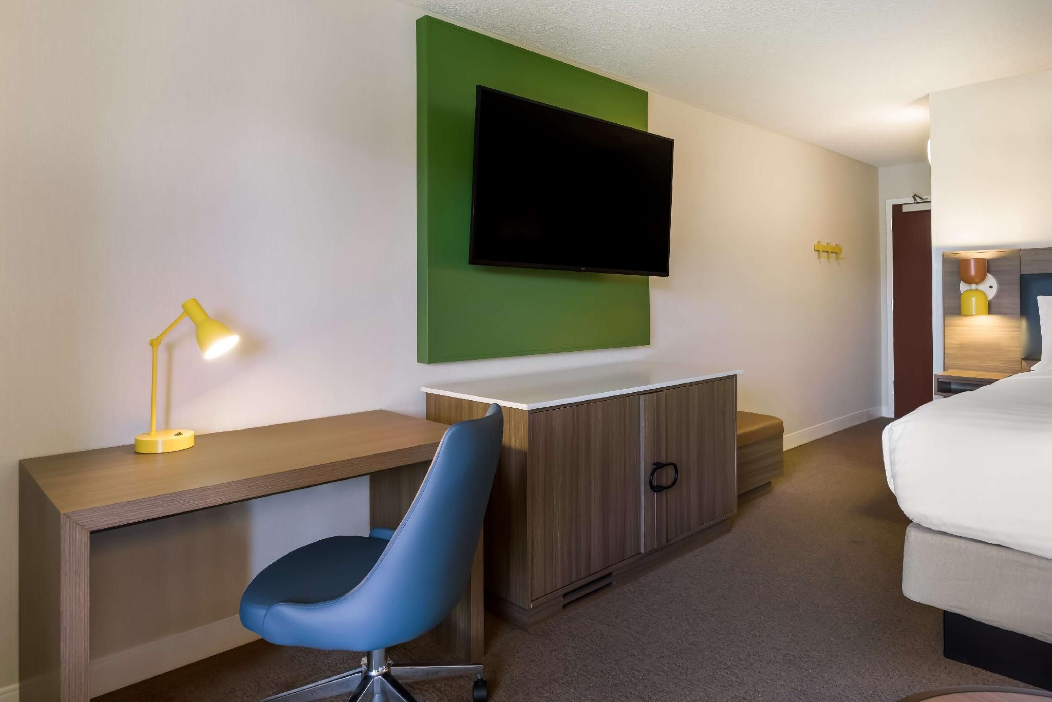 Sonesta Select San Francisco Airport Oyster Point Waterfront Executive Suite King 2