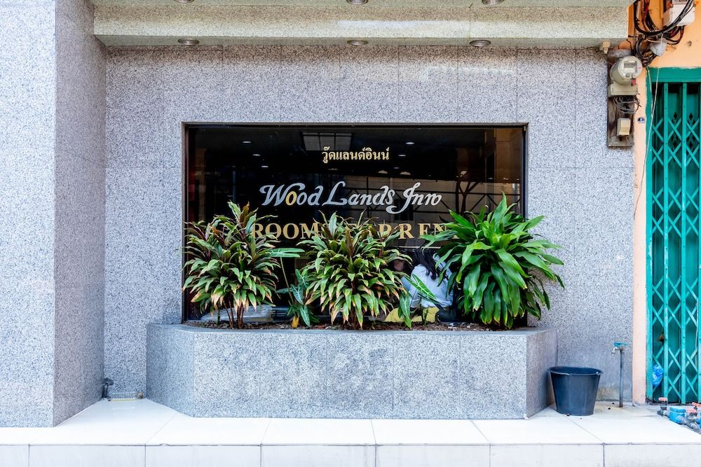 undefined Woodlands Inn 8