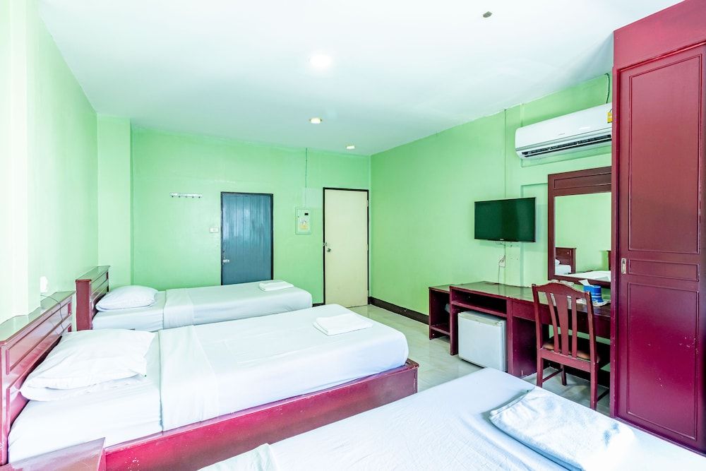 Woodlands Inn Triple Room