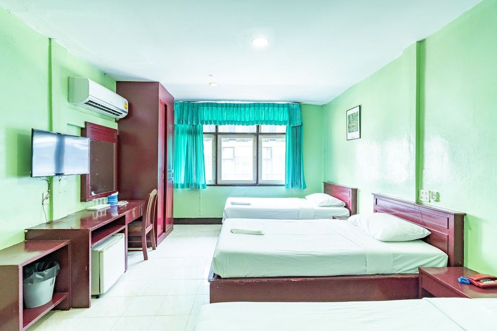 Woodlands Inn Triple Room 3