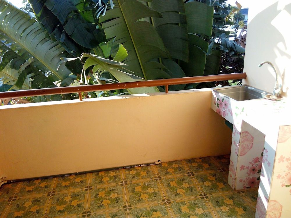 Peace Pool Resort Standard Queen Room 2