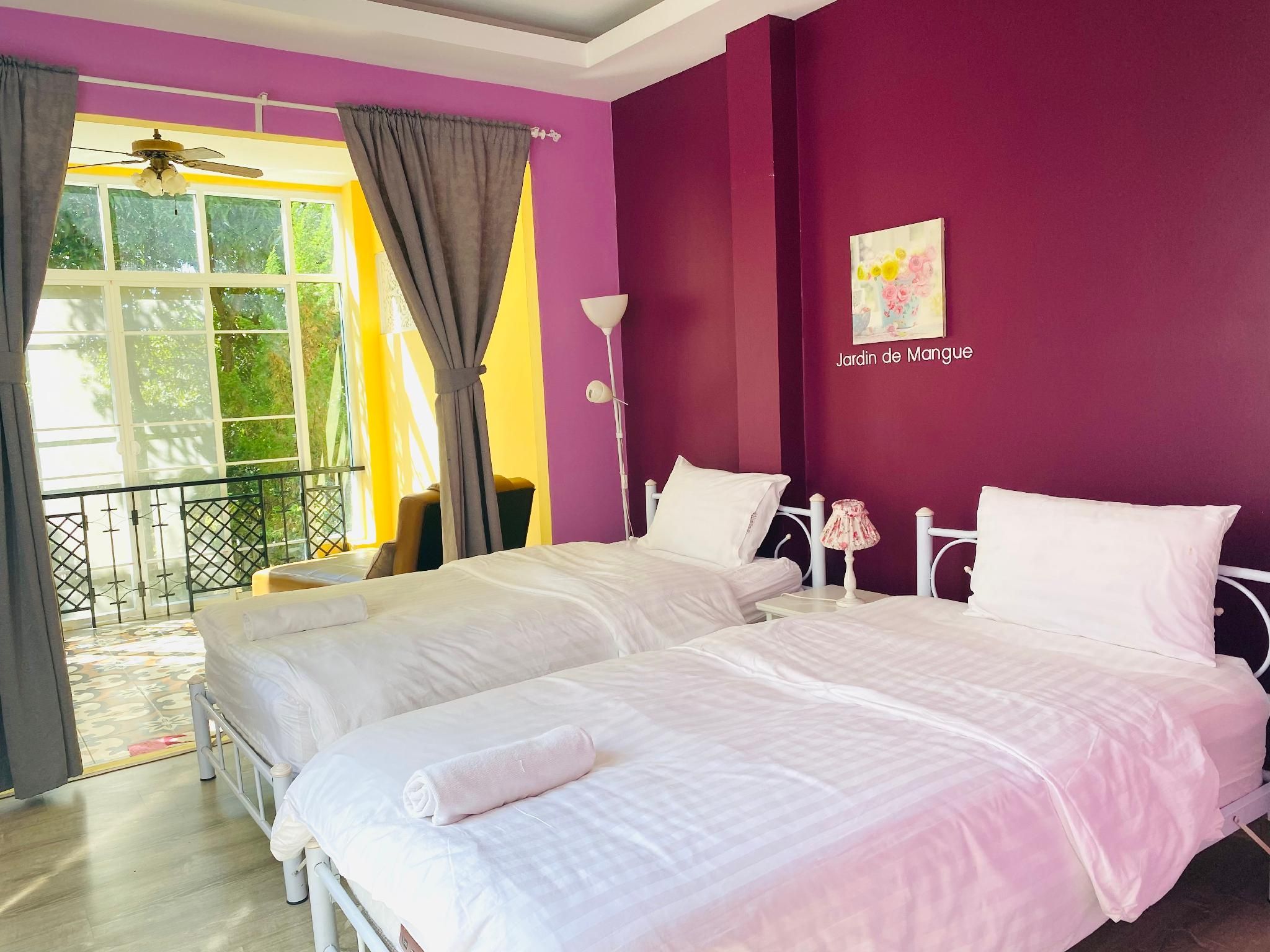 Deluxe Twin Bed Room