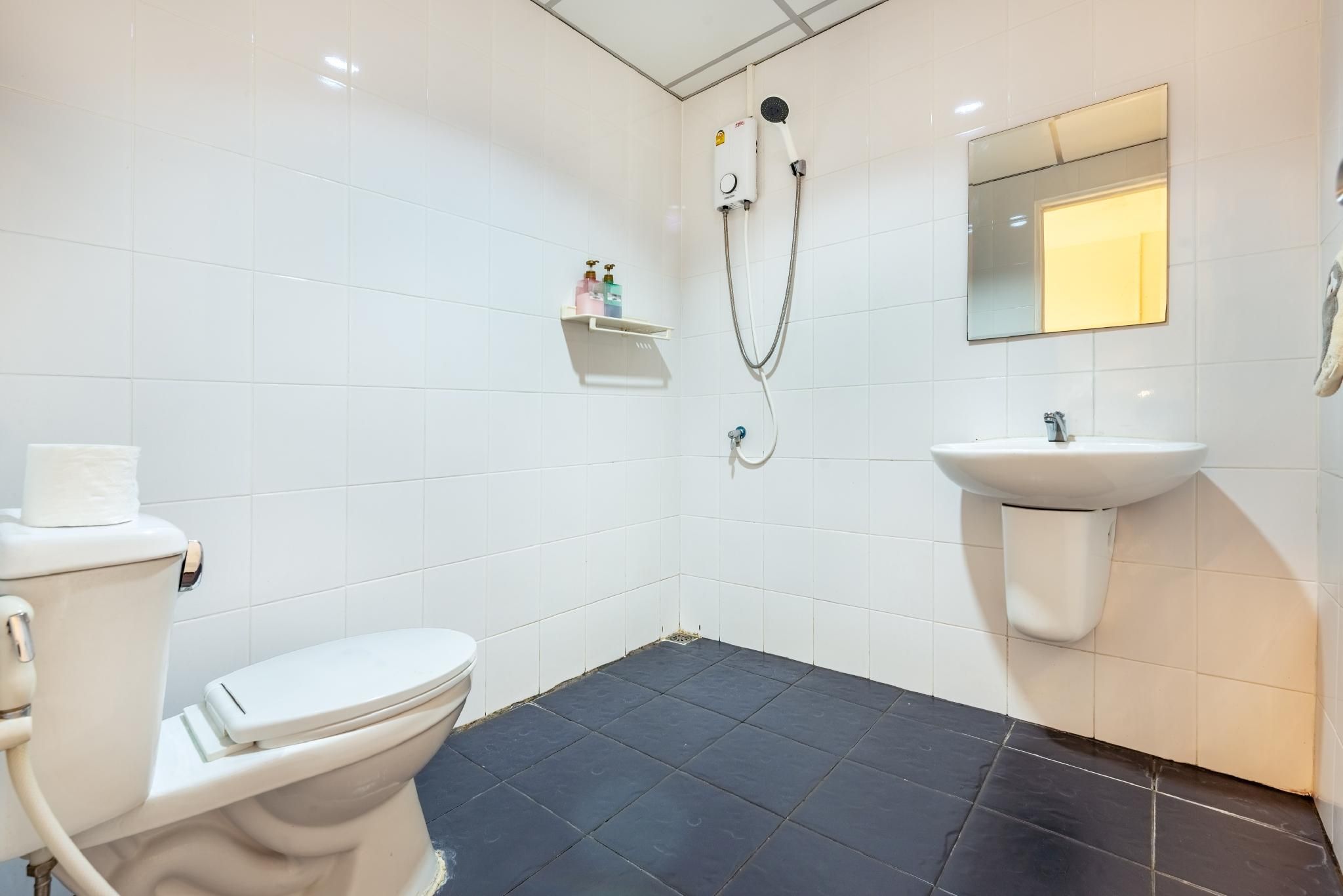 Sloth Hostel Don Mueang Standard Twin Beds Room 3