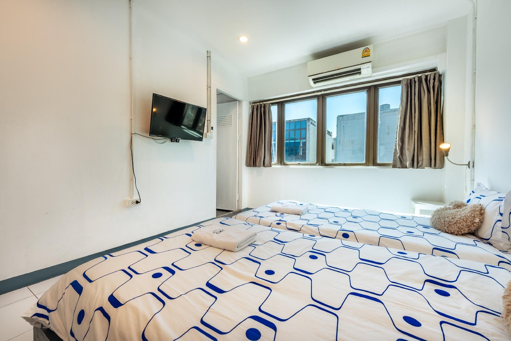 Sloth Hostel Don Mueang Standard Twin Beds Room 2