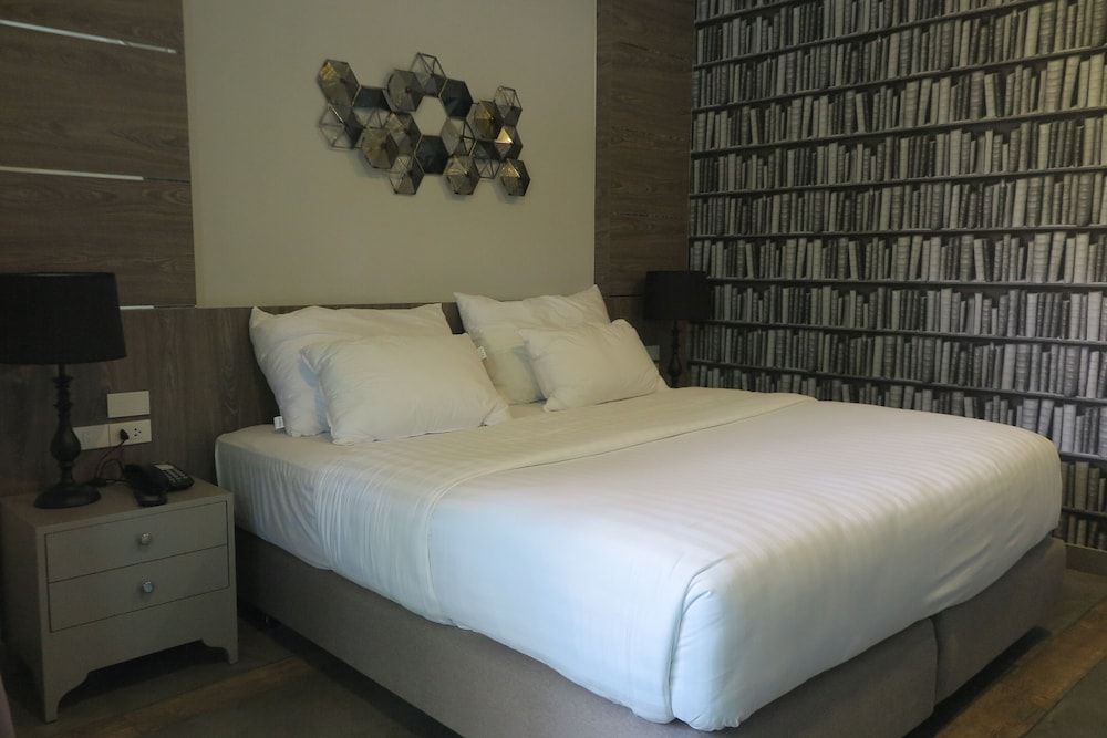 V20boutique Jacuzzi Hotel Deluxe Room, 1 King Bed 3
