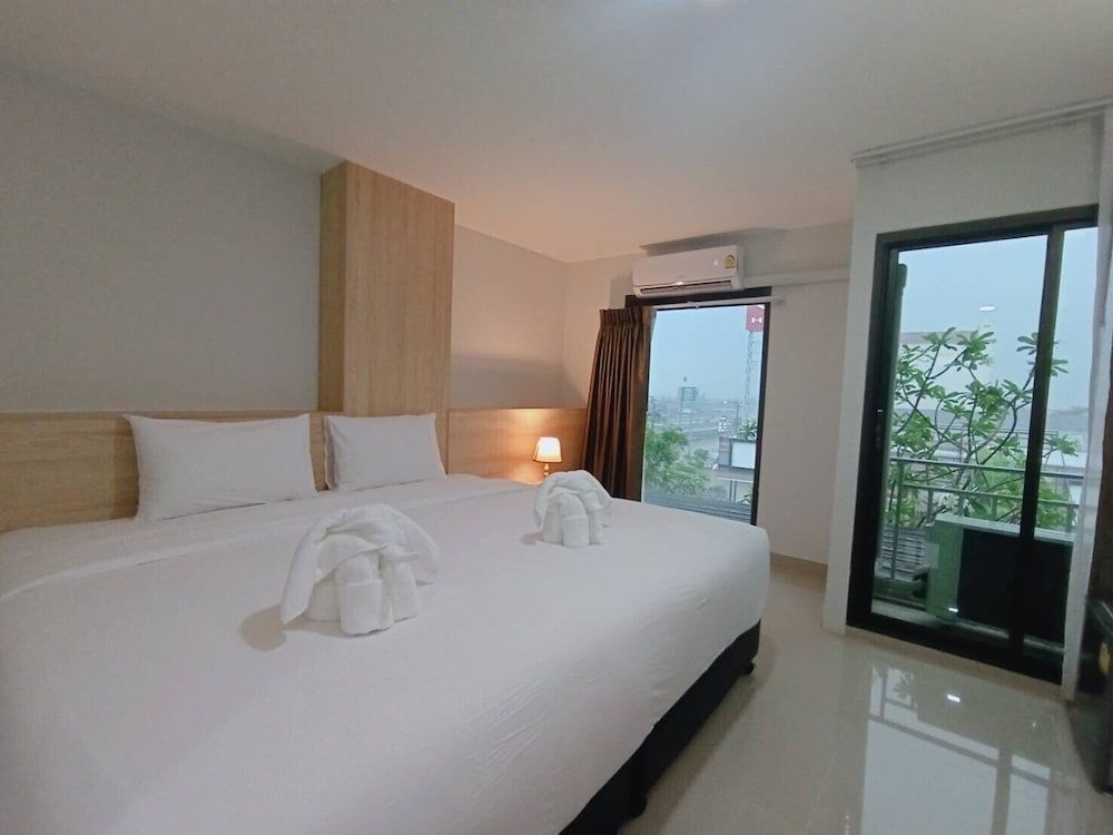 Deluxe with Bathtub, Double Bed