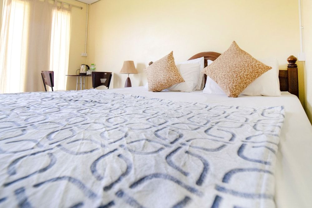 Bungalow Garden Double Bed