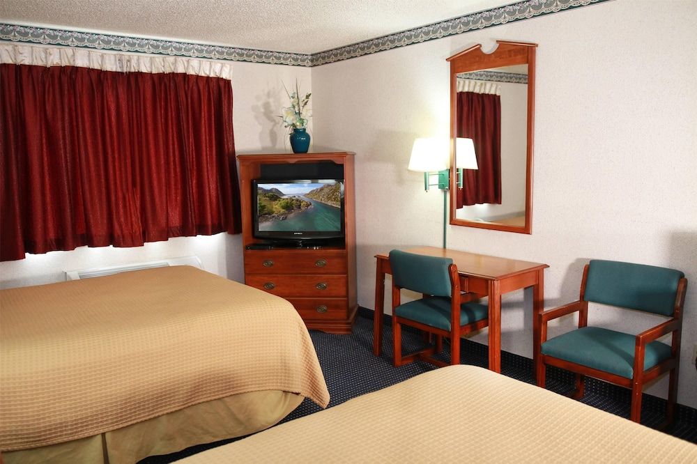 Room, 2 Queen Beds, Non Smoking