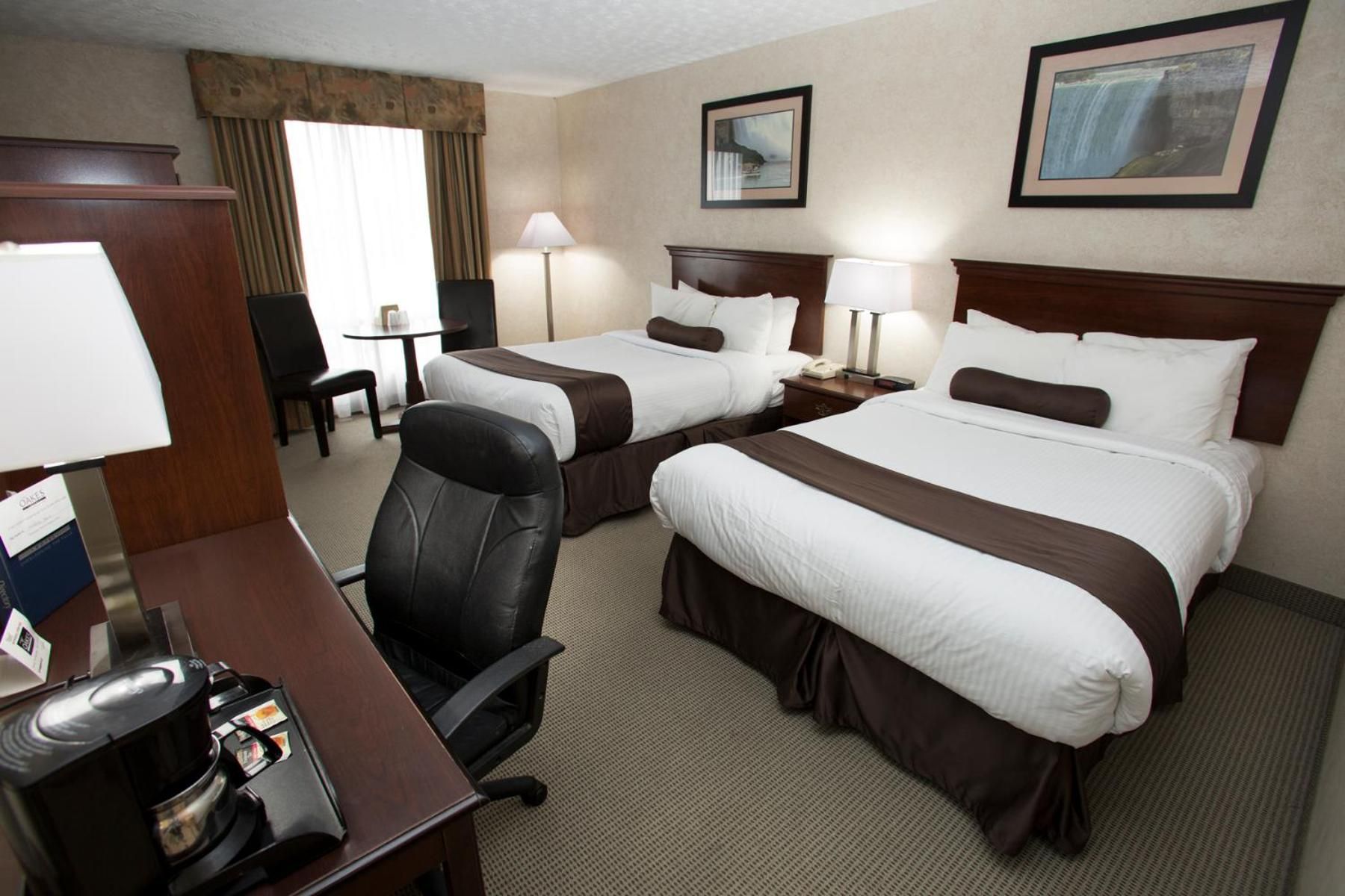 Oakes Hotel Overlooking the Falls Courtyard Room Exterior, Two Queen Beds 7