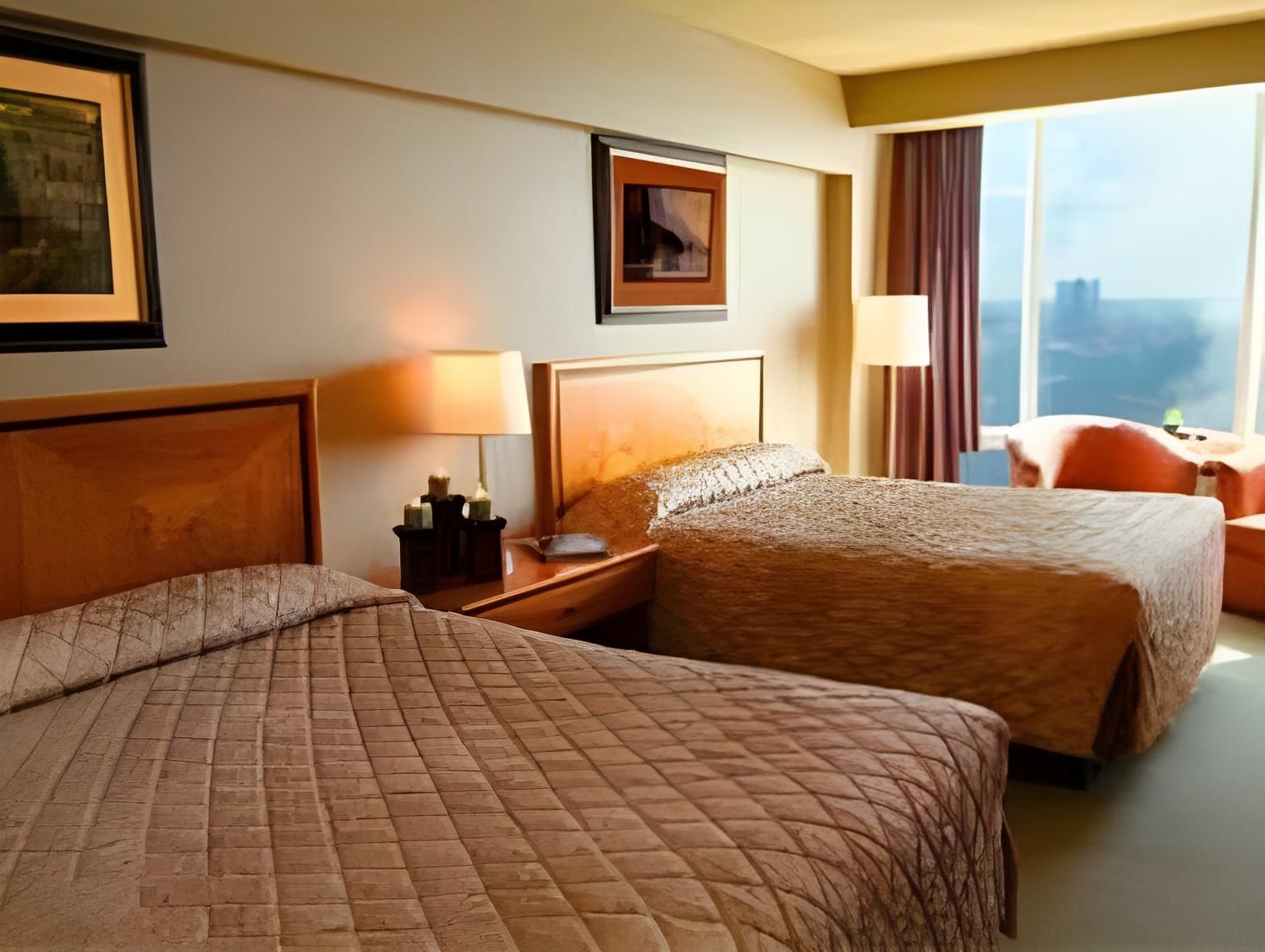 undefined Oakes Hotel Overlooking the Falls 5