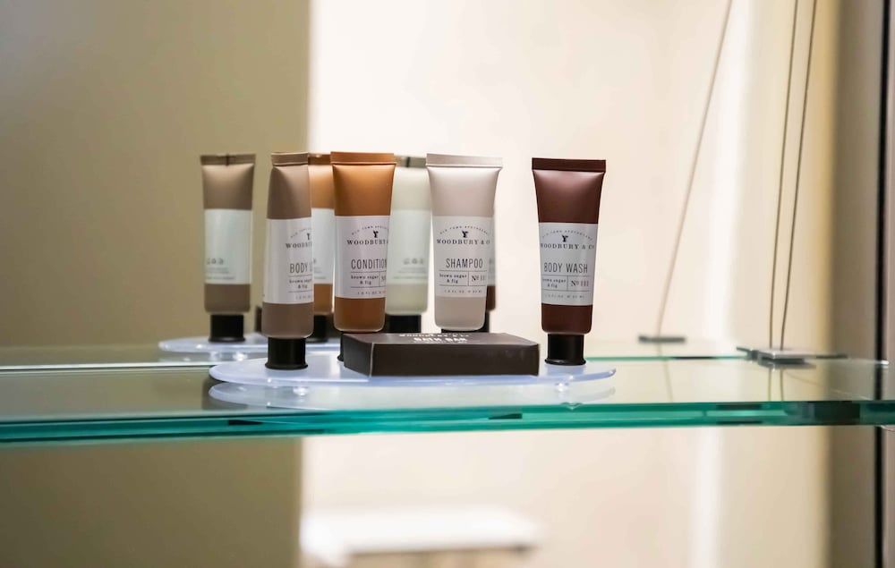 Oakes Hotel Overlooking the Falls Courtyard Room Exterior, Two Queen Beds 14