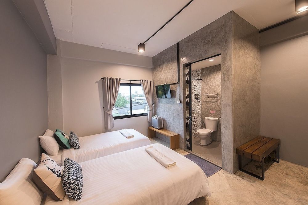 Standard Twin Room