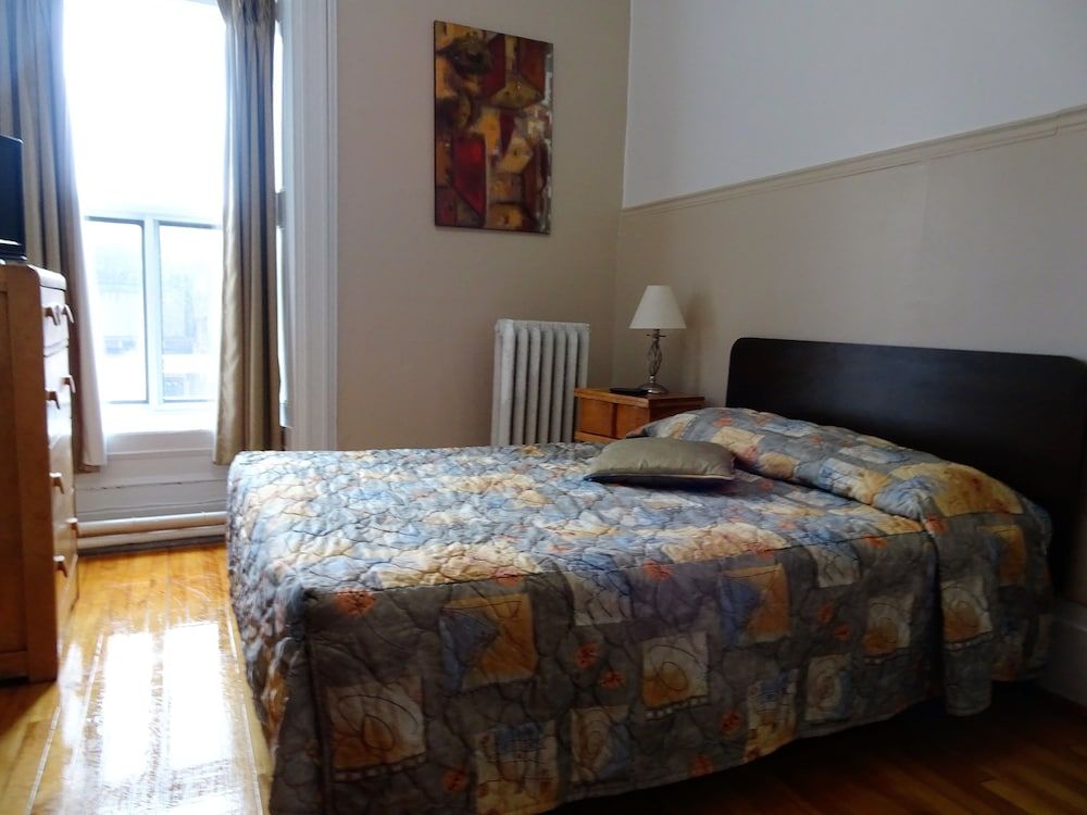 Hotel Abri du Voyageur Budget Room, 1 Double Bed, Shared Bathroom 3