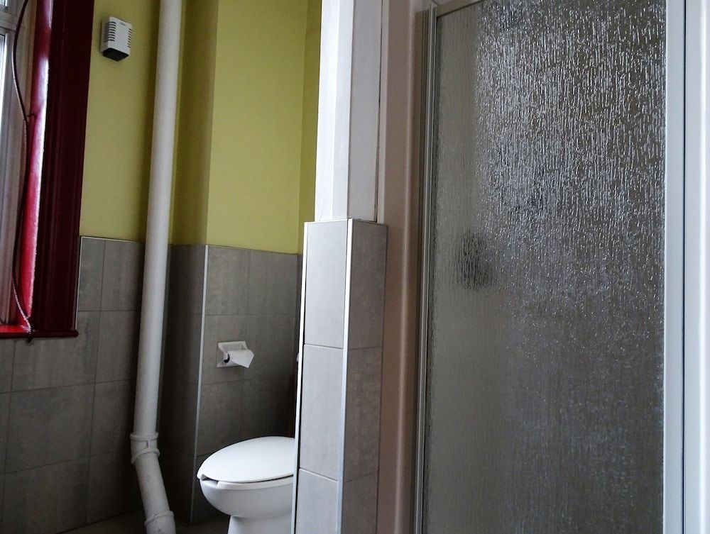 Hotel Abri du Voyageur Budget Room, 1 Double Bed, Shared Bathroom 5