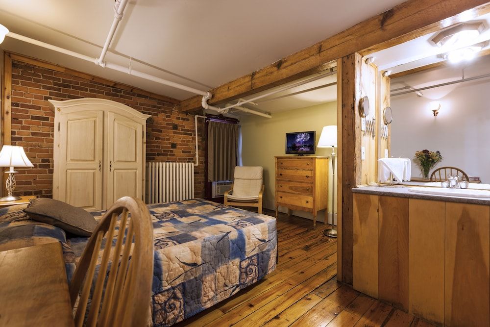 Hotel Abri du Voyageur Budget Room, 1 Double Bed, Shared Bathroom 2