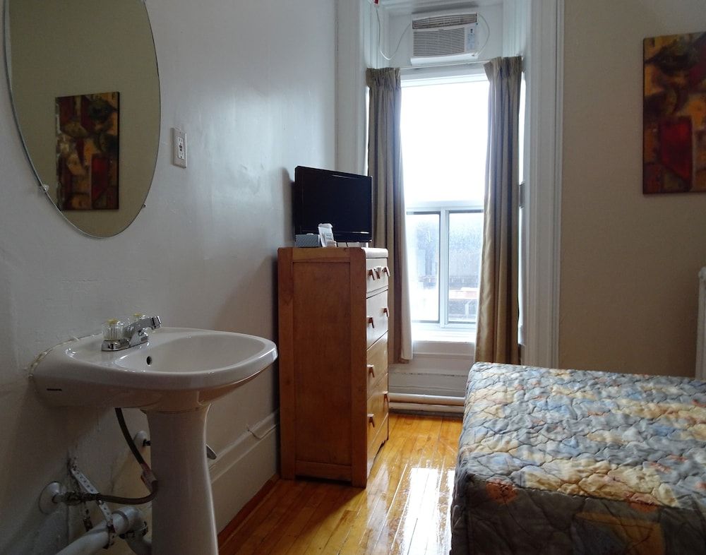 undefined Hotel Abri du Voyageur 5