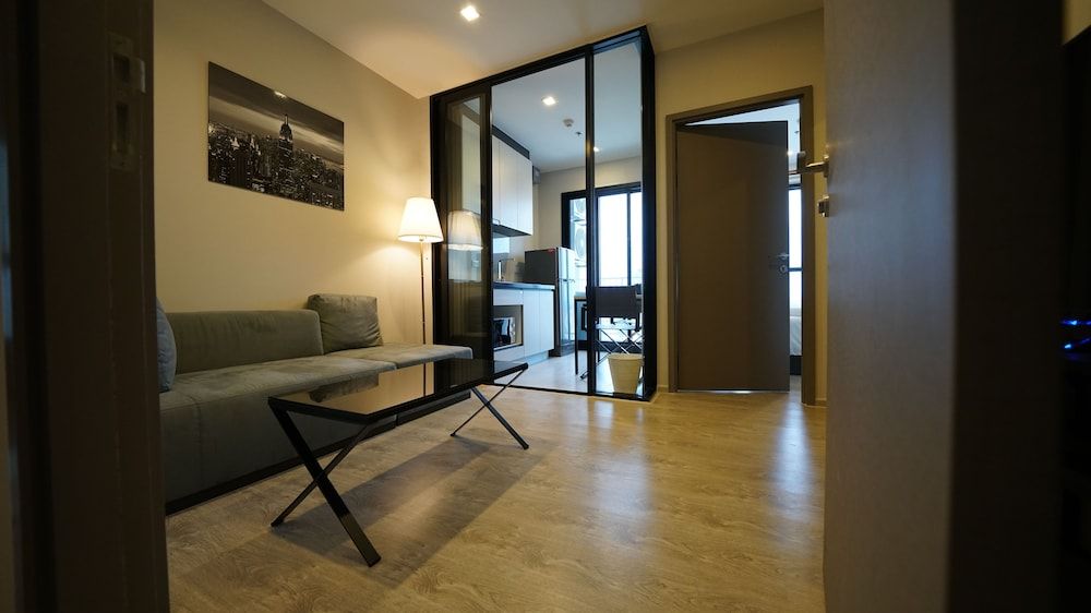 The Base Central Pattaya BY U Plus Deluxe Room 9