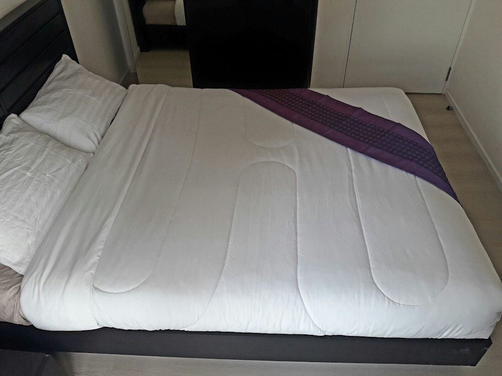 Highrise Cityview Aspire Condo Gym Pool 1 Bedroom Apartment with Pool Access 2