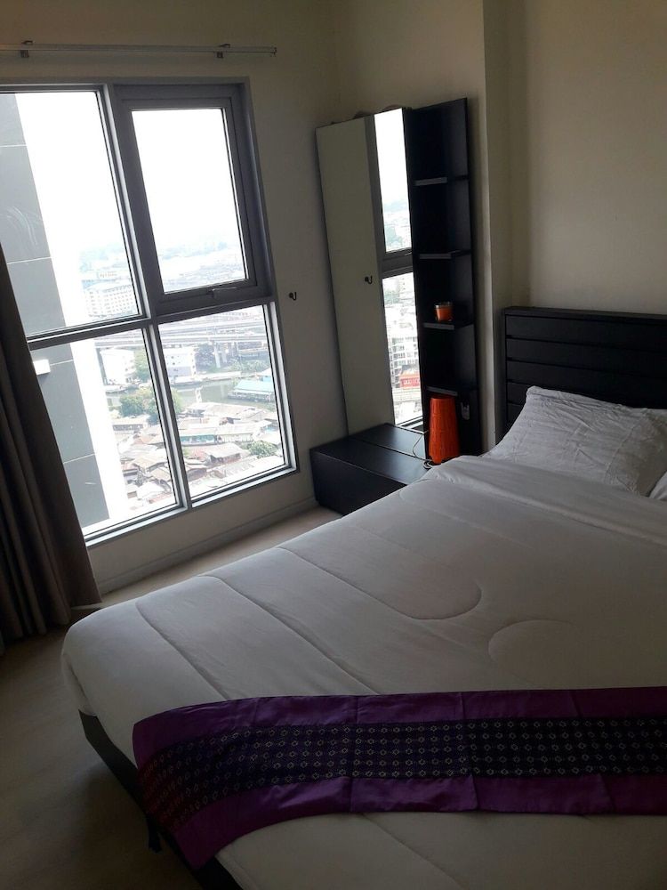 undefined Highrise Cityview Aspire Condo Gym Pool 10