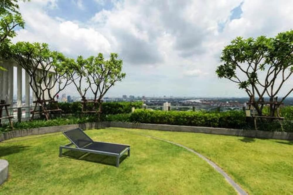 undefined Highrise Cityview Aspire Condo Gym Pool 4