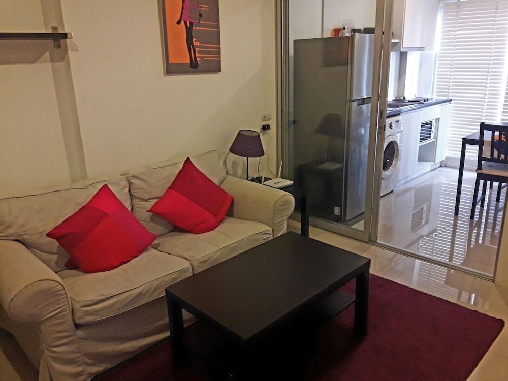 Highrise Cityview Aspire Condo Gym Pool 1 Bedroom Apartment with Pool Access 10