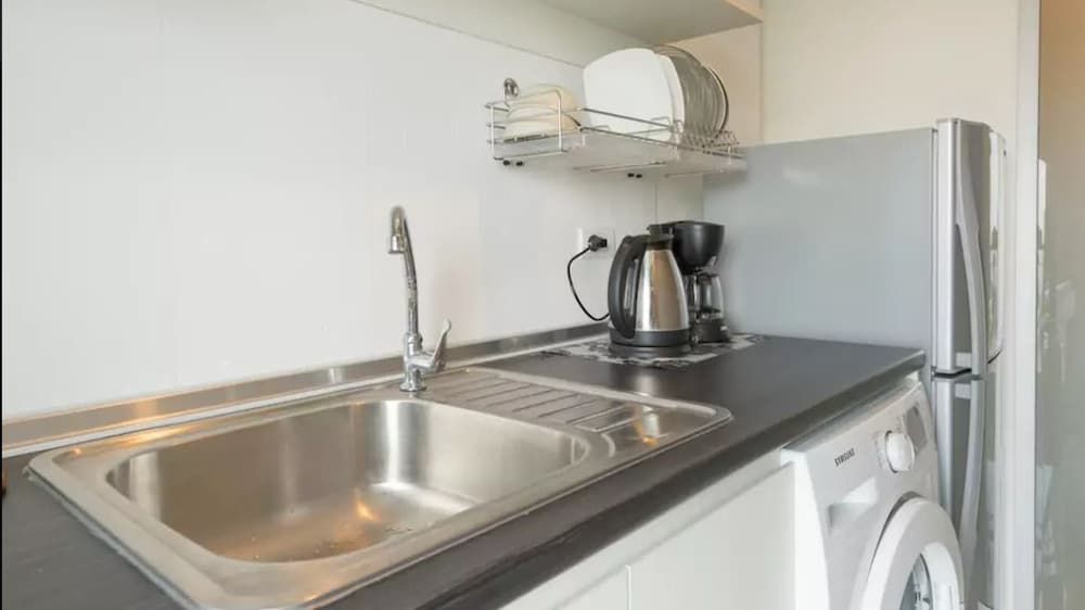 Highrise Cityview Aspire Condo Gym Pool 1 Bedroom Apartment with Pool Access 4