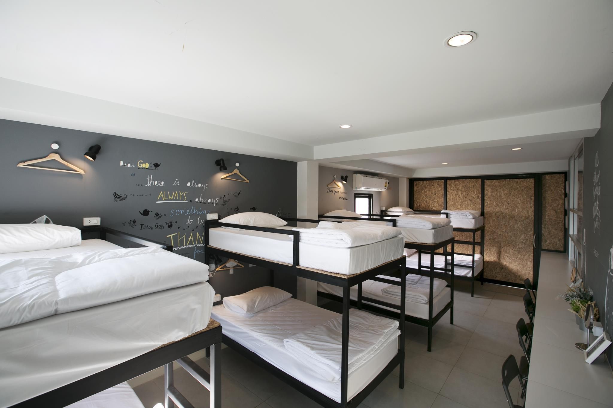 Bunk Bed Room (Shared Bathroom)