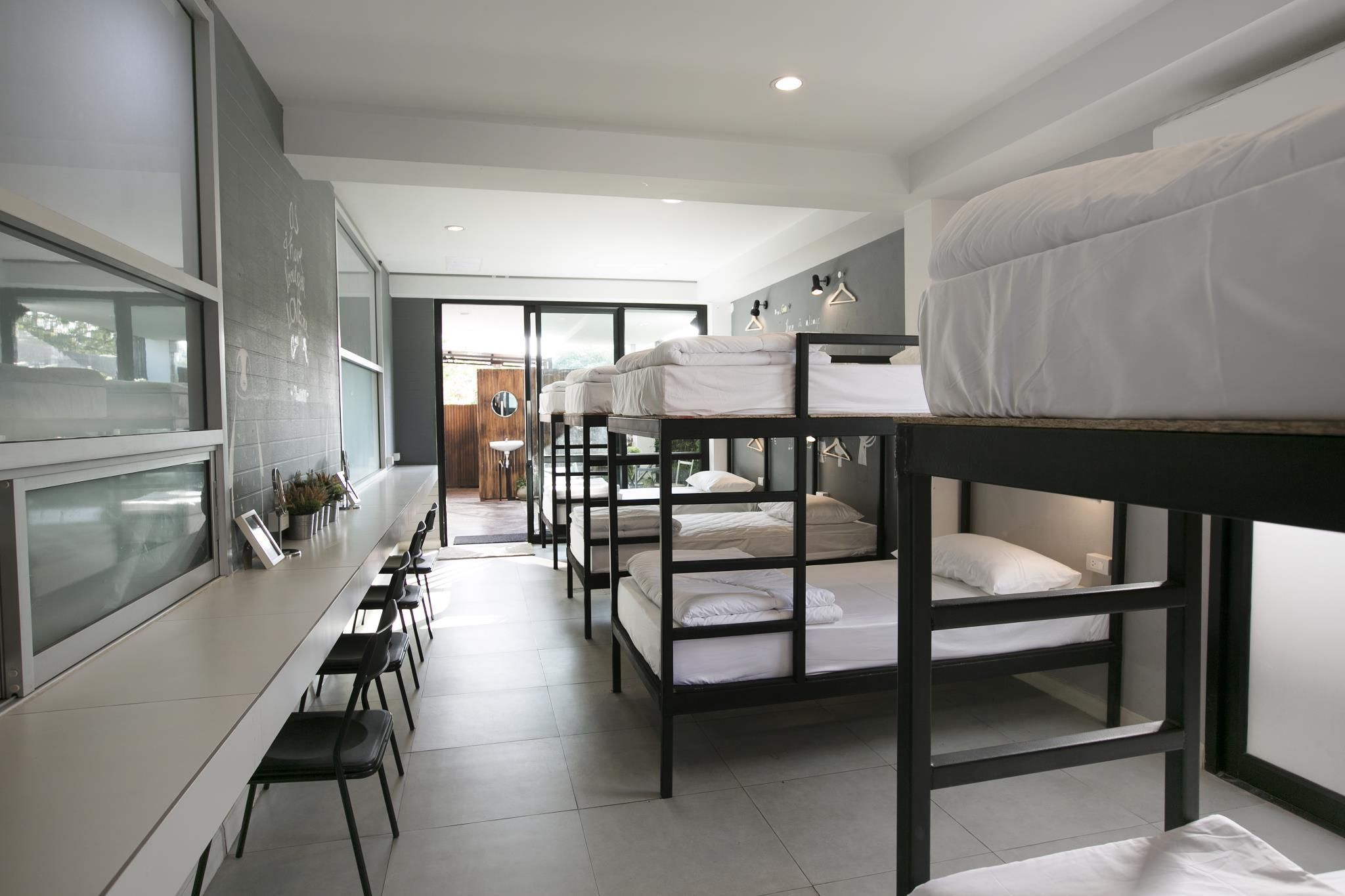 Bunk Bed Room (Shared Bathroom)