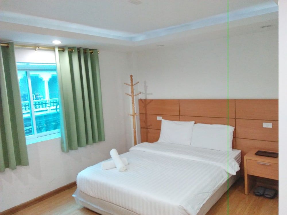 Resort M - MRT Huai Kwang Economy Quadruple Room, 2 Double Beds