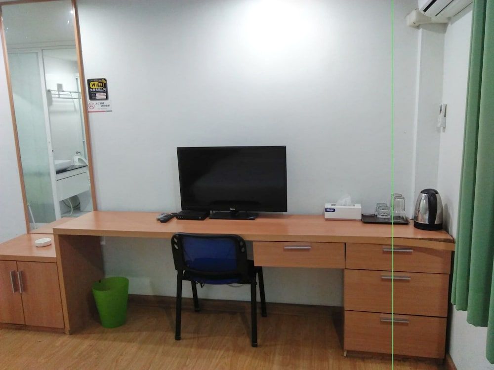 Resort M - MRT Huai Kwang Economy Quadruple Room, 2 Double Beds 5