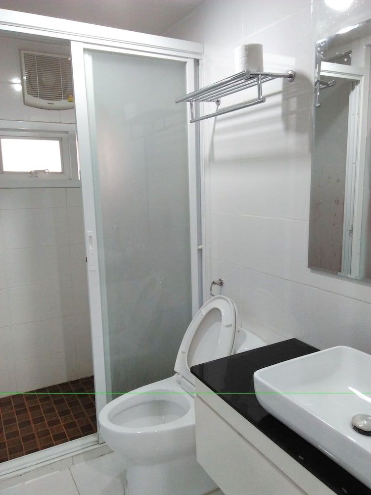 Resort M - MRT Huai Kwang Economy Quadruple Room, 2 Double Beds 7