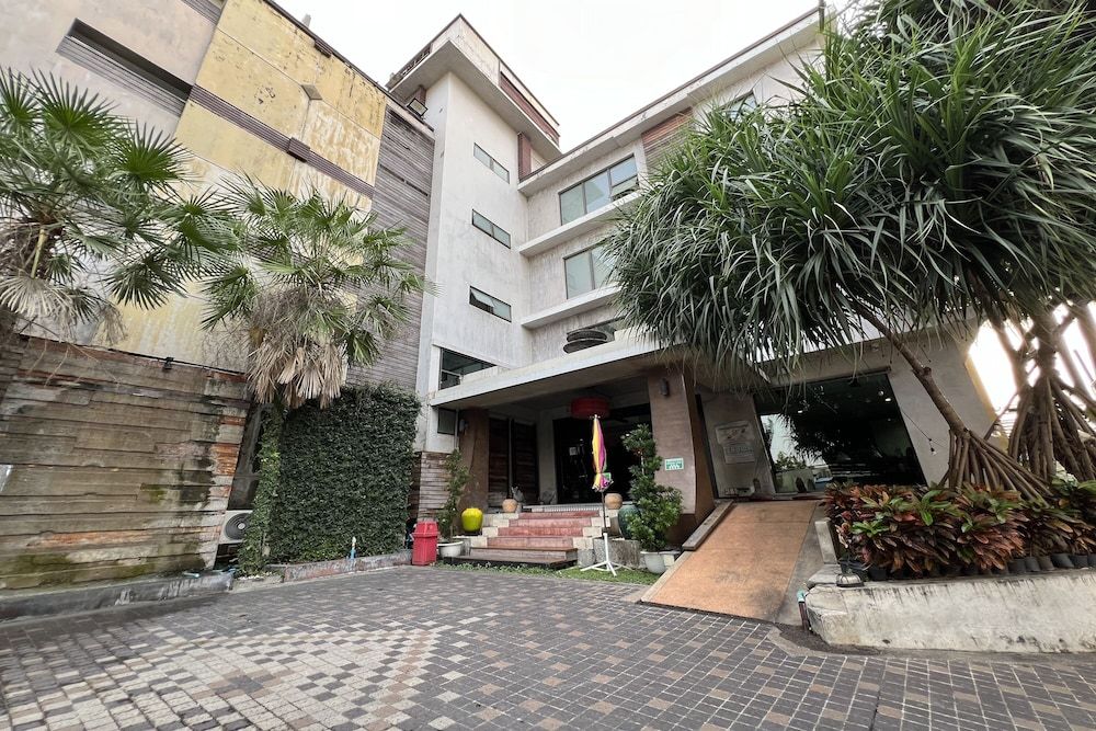 undefined Eurna Resort 7