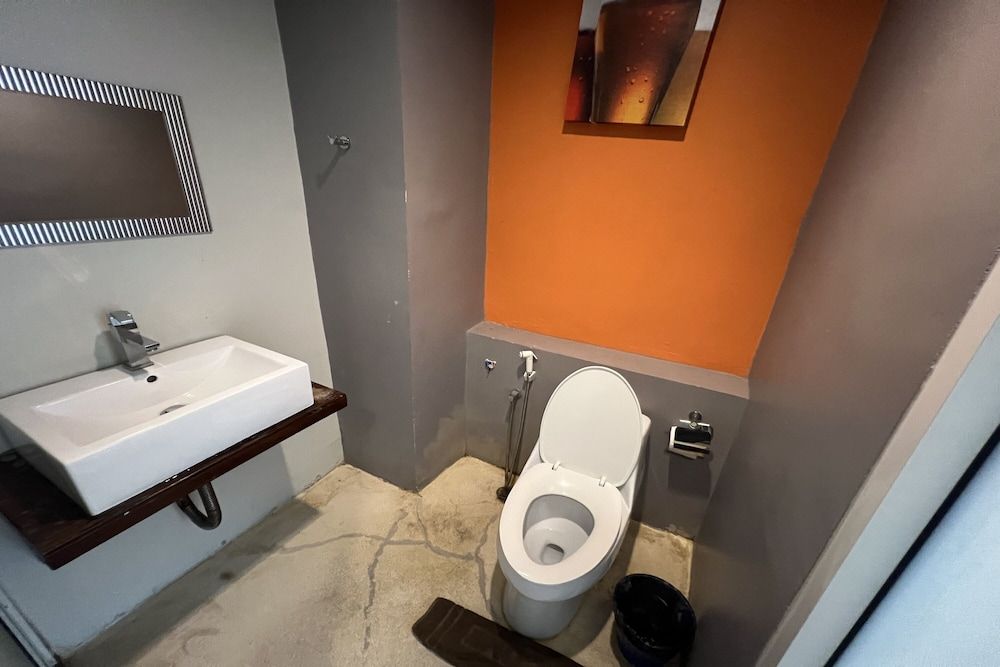 Eurna Resort Standard Room 8