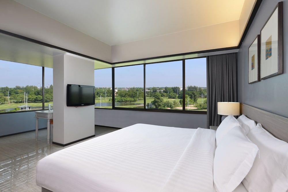 Tinidee Hotel Bangkok Golf Club Junior Single Suite 2